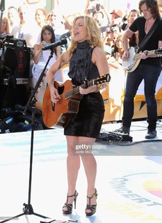 Kimberly Perry feet photo thumbnail
