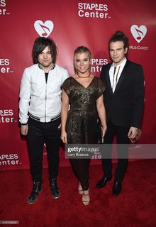 Kimberly Perry feet photo thumbnail