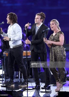 Kimberly Perry feet photo thumbnail