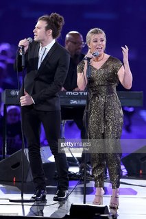Kimberly Perry feet photo thumbnail