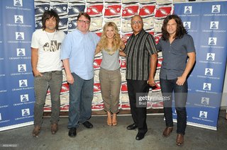 Kimberly Perry feet photo thumbnail