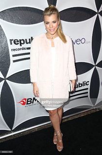 Kimberly Perry feet photo thumbnail