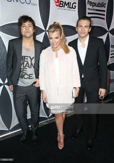Kimberly Perry feet photo thumbnail