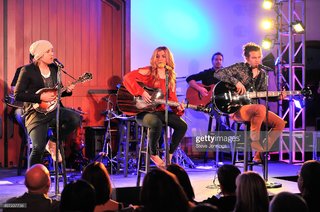 Kimberly Perry feet photo thumbnail