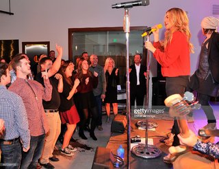 Kimberly Perry feet photo thumbnail