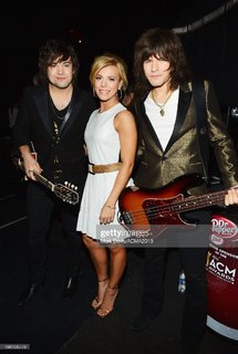 Kimberly Perry feet photo thumbnail