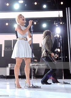 Kimberly Perry feet photo thumbnail