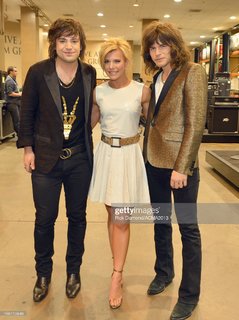 Kimberly Perry feet photo thumbnail