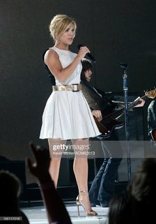 Kimberly Perry feet photo thumbnail