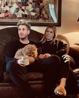 Kimberly Perry feet photo thumbnail
