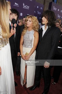 Kimberly Perry feet photo thumbnail