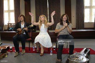 Kimberly Perry feet photo thumbnail