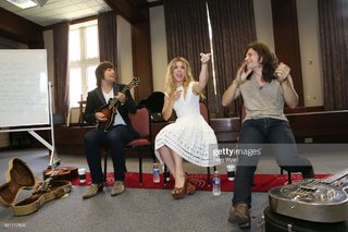 Kimberly Perry feet photo thumbnail