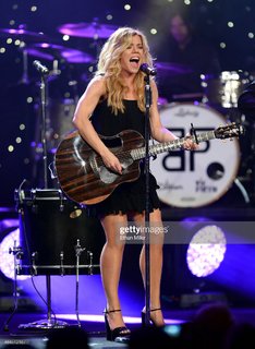 Kimberly Perry feet photo thumbnail
