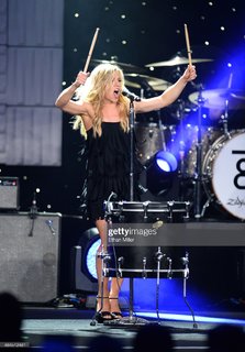 Kimberly Perry feet photo thumbnail