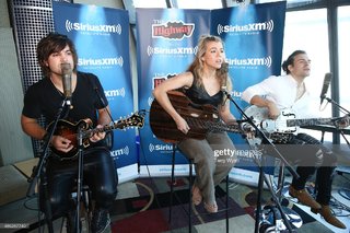 Kimberly Perry feet photo thumbnail
