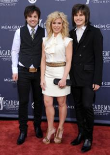 Kimberly Perry feet photo thumbnail