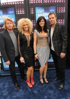 Kimberly Schlapman feet photo 2