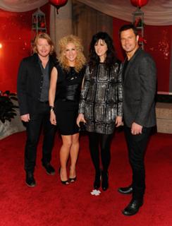 Kimberly Schlapman feet photo 13