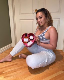 Kimberly Vanderhee feet photo 12