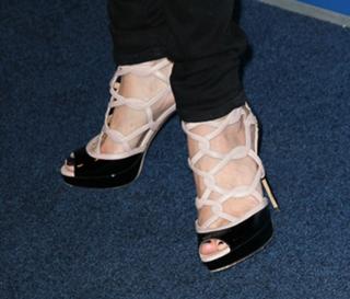 Kimberly Williams-Paisley feet photo thumbnail