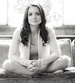 Kimberly Williams-Paisley feet photo thumbnail