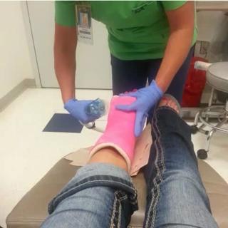 Kimberly Williams-Paisley feet photo thumbnail