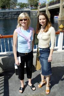 Kimberly Williams-Paisley feet photo thumbnail