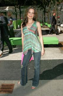 Kimberly Williams-Paisley feet photo thumbnail