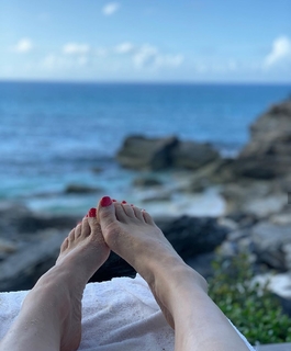 Kimberly Williams-Paisley feet photo thumbnail