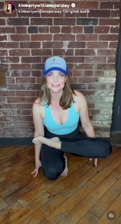 Kimberly Williams-Paisley feet photo thumbnail