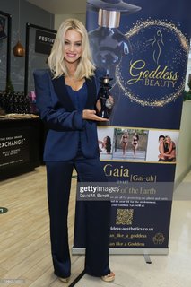 Kimberly Wyatt feet photo thumbnail