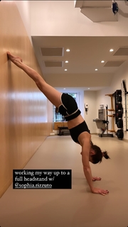 Kimbra feet photo thumbnail