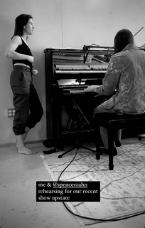 Kimbra feet photo thumbnail