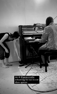 Kimbra feet photo thumbnail