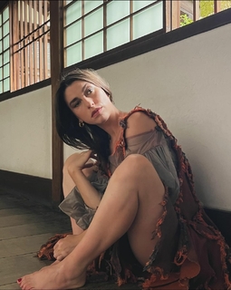 Kimbra feet photo thumbnail