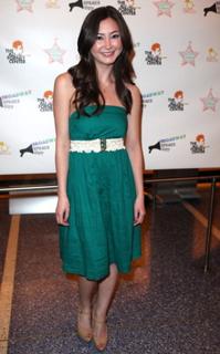 Kimiko Glenn feet photo 1