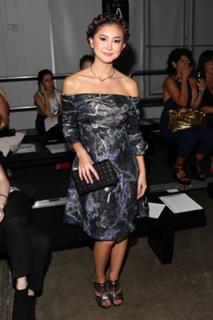 Kimiko Glenn feet photo 3