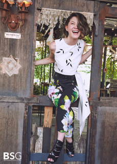 Kimiko Glenn feet photo 7