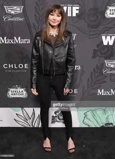 Kimiko Glenn feet photo 16