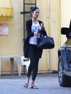 Kimora Lee feet photo thumbnail