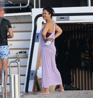 Kimora Lee feet photo thumbnail