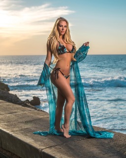 Kindly Myers feet photo 7