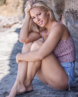 Kindly Myers feet photo 20