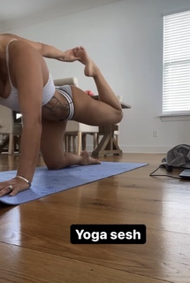 Kindly Myers feet photo 9