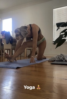 Kindly Myers feet photo 1