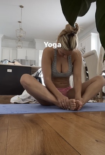 Kindly Myers feet photo 7