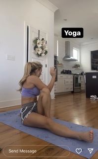 Kindly Myers feet photo 13