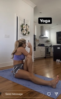 Kindly Myers feet photo 12