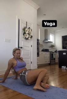 Kindly Myers feet photo 10